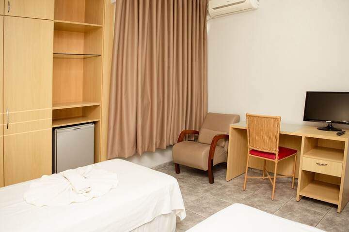 Room 10 of 28