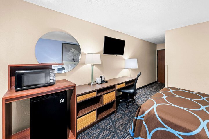 1 Queen Bed (1 of 8)