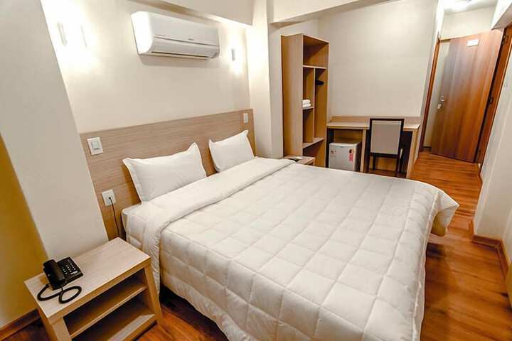 Room 4 of 11