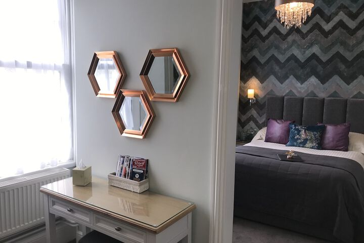 Room 9 of 90