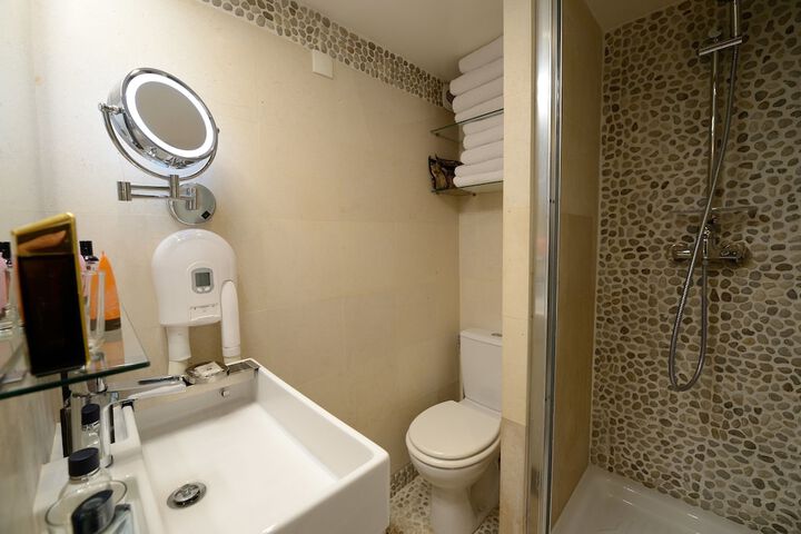 Room 624 of 648
