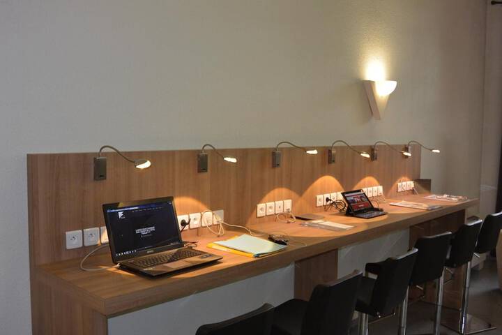 Business Center 66 of 77