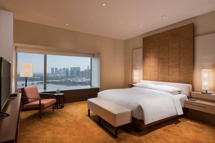 Room 16 of 48