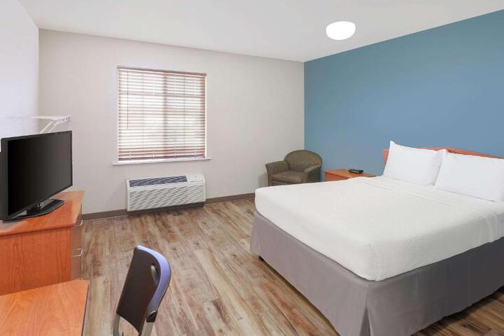 Standard Double Bed (7 of 14)