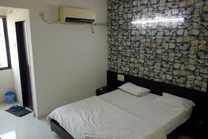 Room 3 of 11