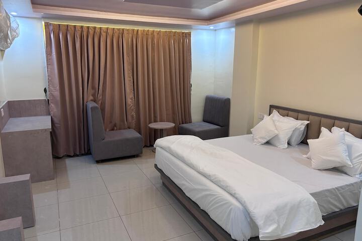 Room 7 of 16