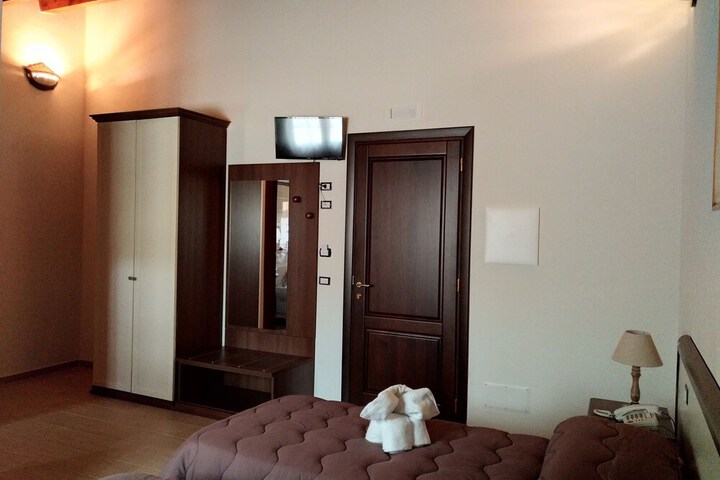 Room 10 of 97
