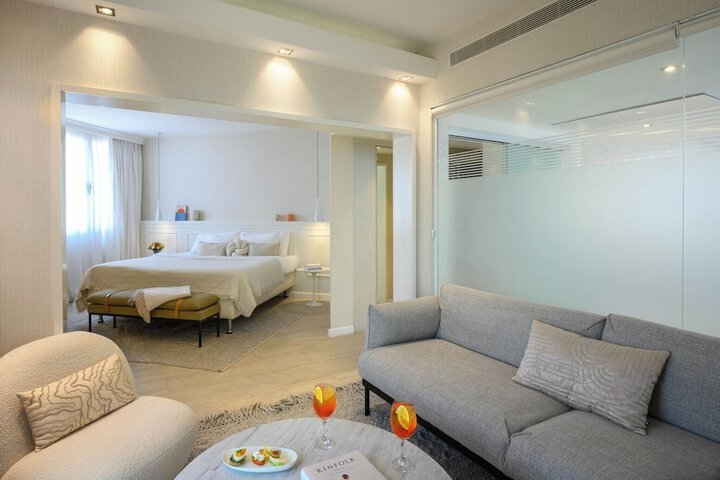 Room 21 of 62