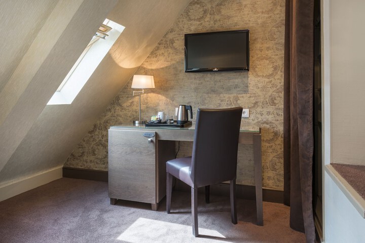 Room 4 of 34