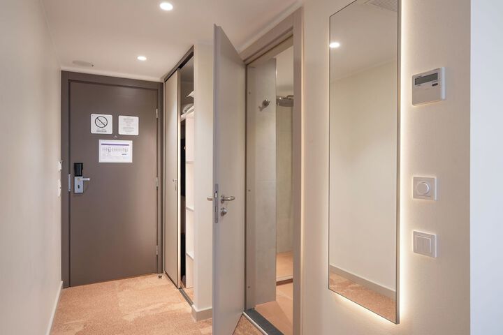 Room 21 of 114