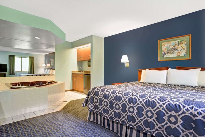 1 King Bed (4 of 7)