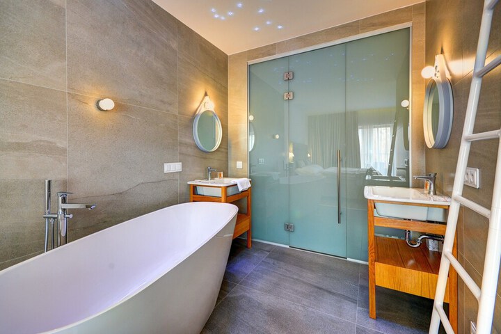 Room 16 of 25