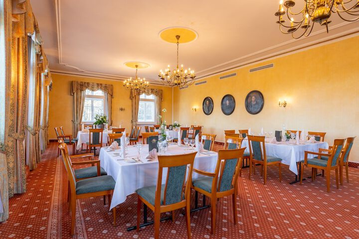 Ballroom/Hall 70 of 102