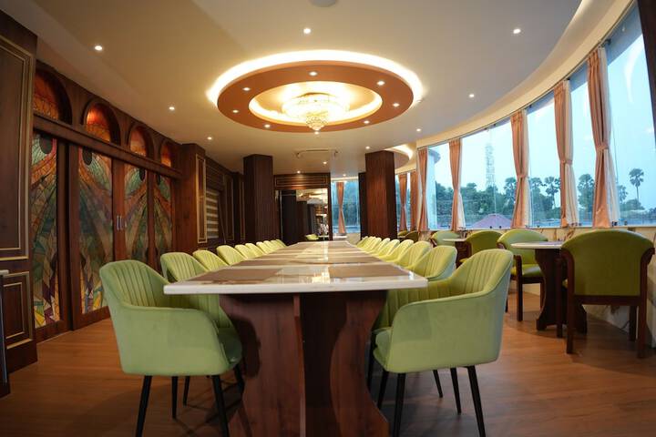 Dining 12 of 13