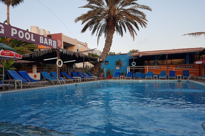 Hotel Pool