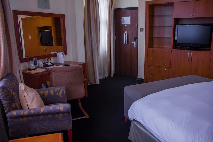 Room 7 of 115