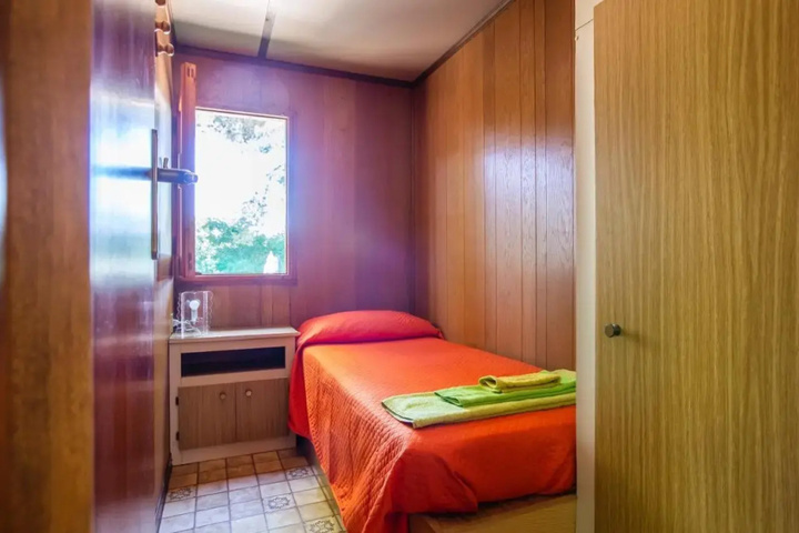 Room 5 of 13