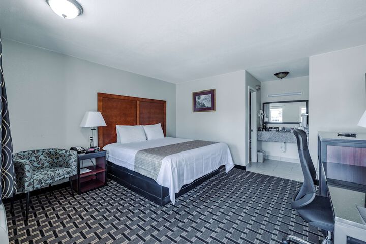 1 King Bed (1 of 7)