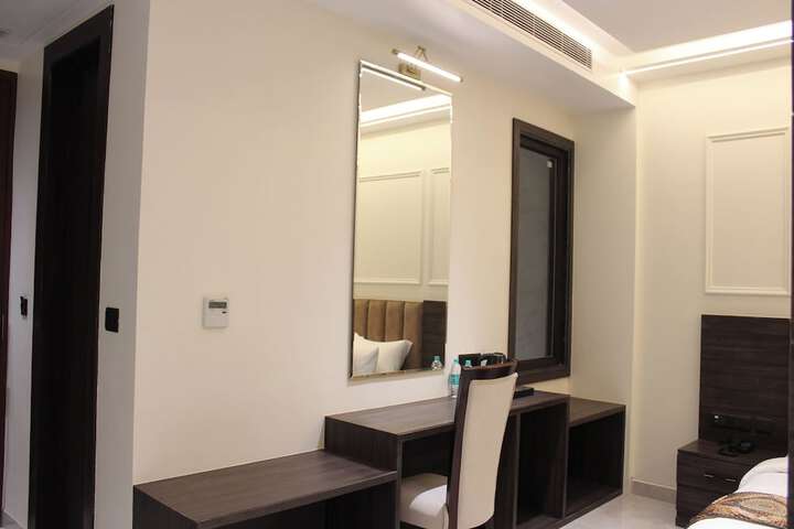 Room 43 of 77