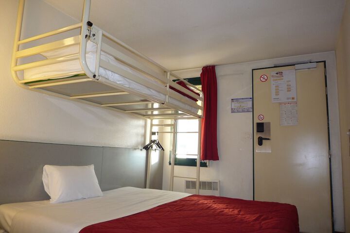 Room 10 of 83