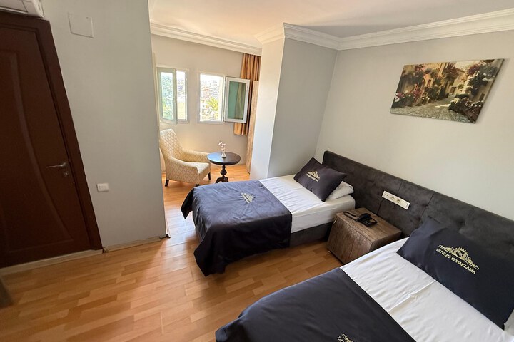 Room 8 of 19