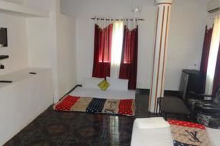 Room 12 of 19