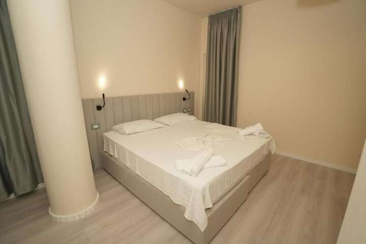 Room 8 of 41