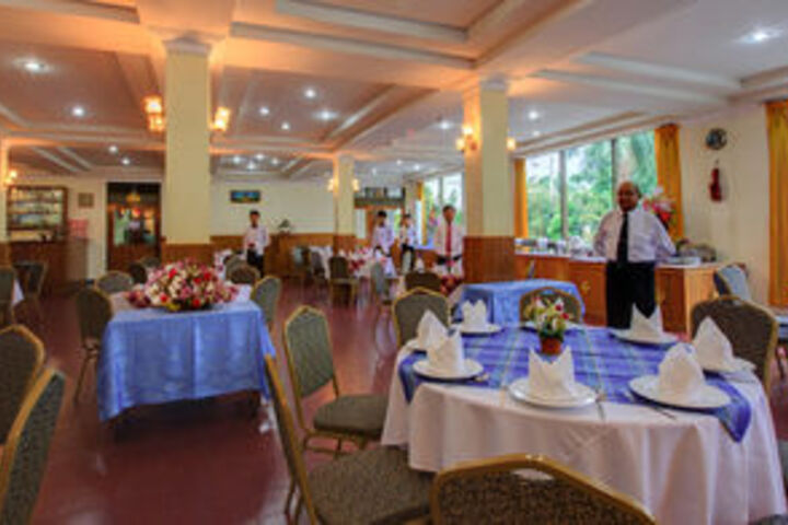 Dining 5 of 40