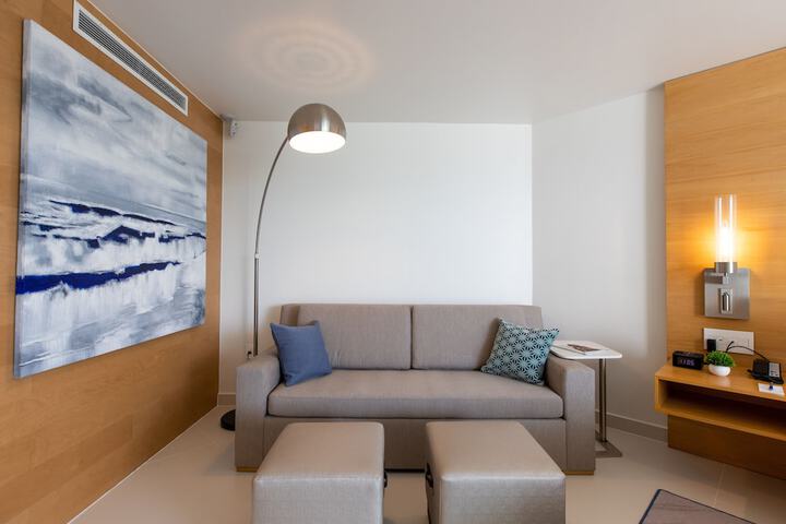 Room 14 of 100