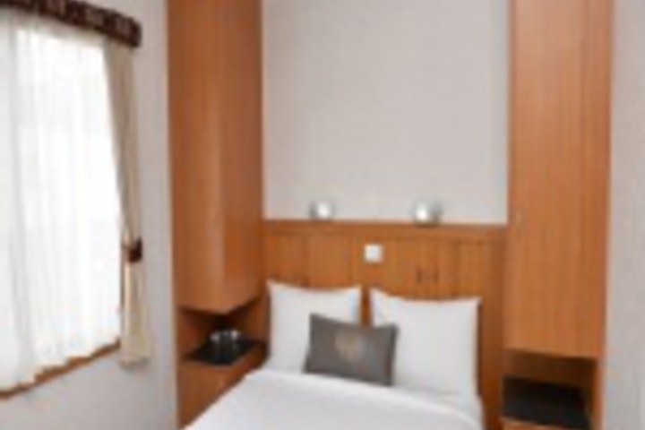 Room 37 of 324