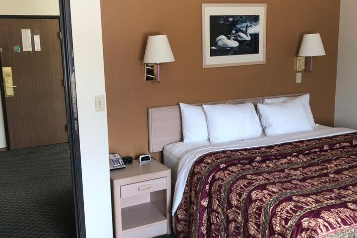 Room 9 of 38
