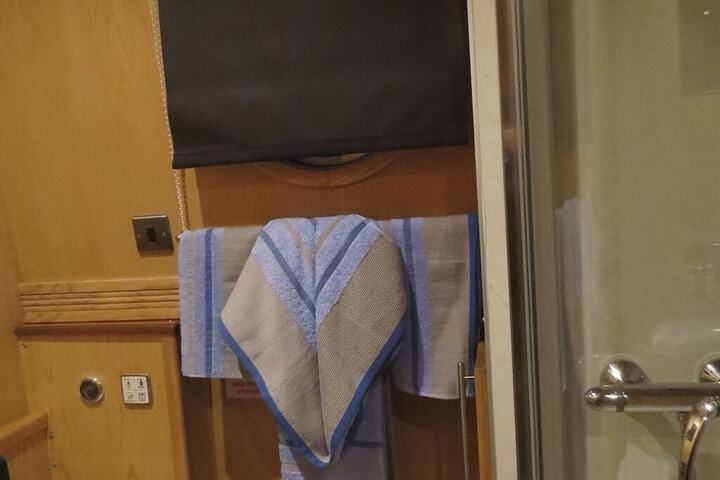 Room 10 of 32