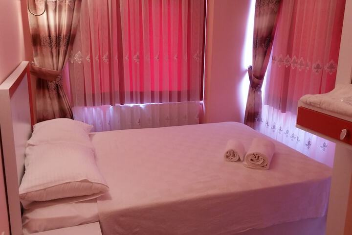 Room 5 of 9