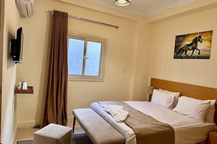 Room 2 of 38