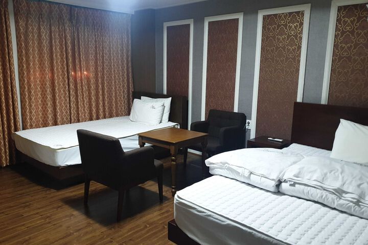 Room 1 of 2