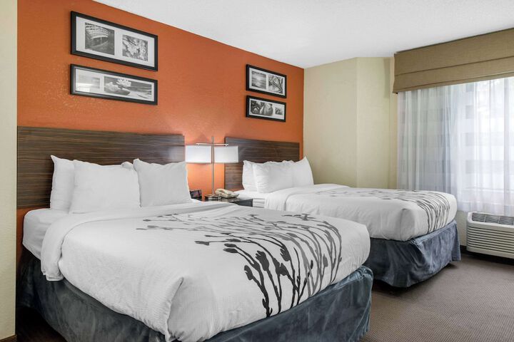 Double Accessible King Size Bed (2 of 16)