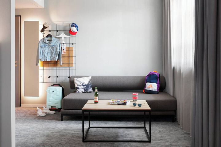 Room 6 of 48