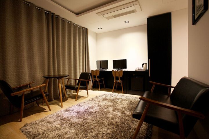 Room 102 of 176