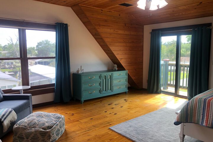 Room 2 of 87