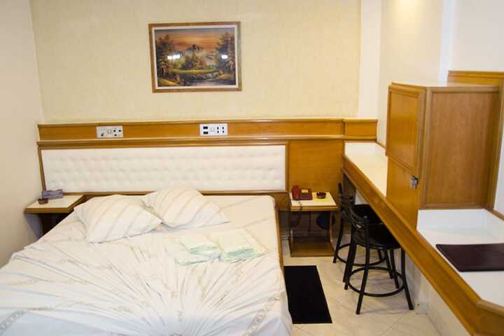 Room 5 of 27