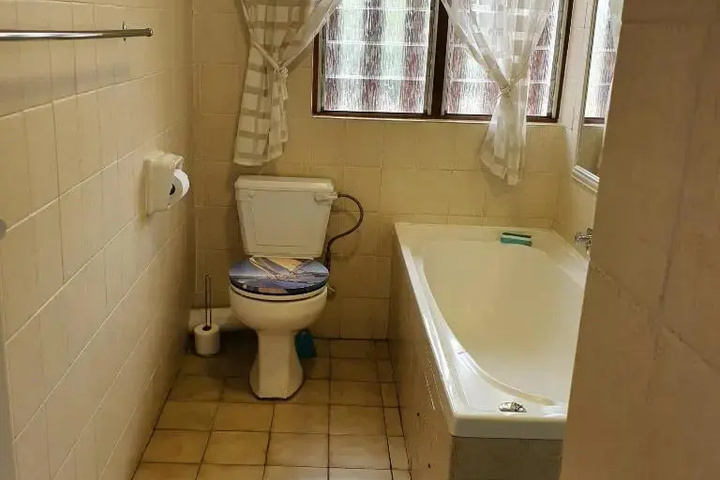 Room 7 of 8