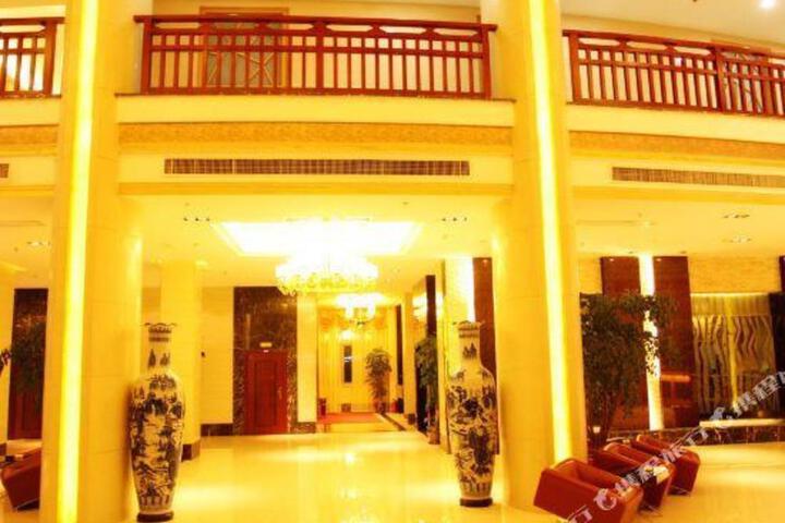 Promenade Hotel