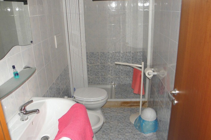 Room 42 of 68