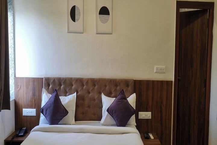 Room 9 of 75