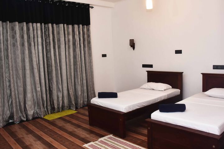 Room 6 of 17