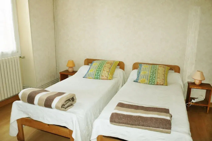 Room 3 of 10