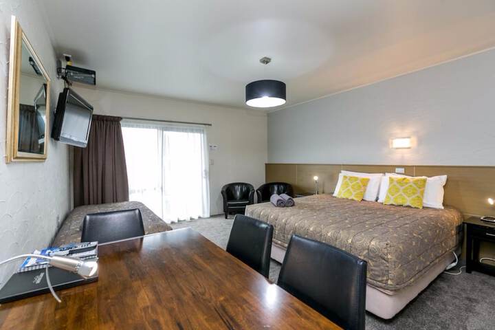 Room 10 of 34