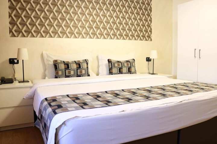 Room 28 of 62