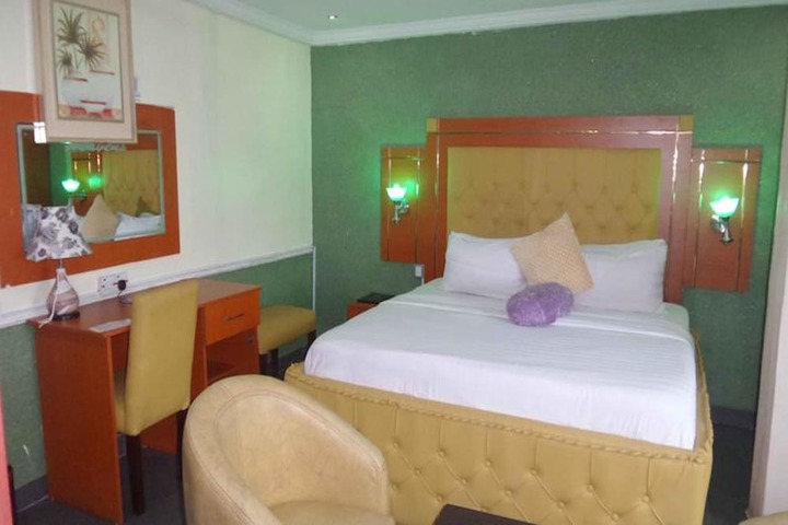 Room 6 of 21