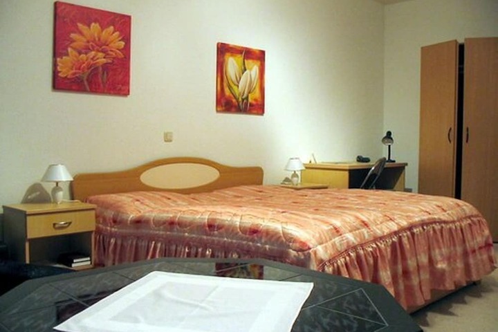 Room 7 of 65